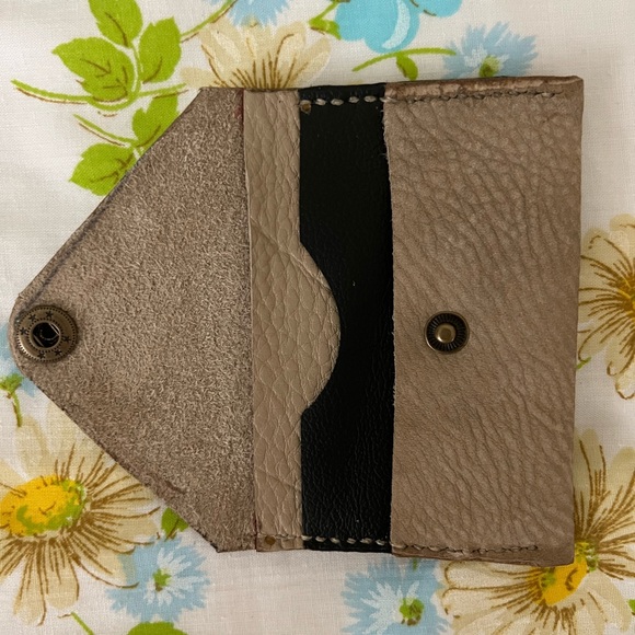 Handmade Genuine Leather Wallet - Picture 2 of 5